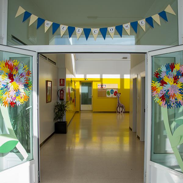 Entrada principal del edif. Inf.